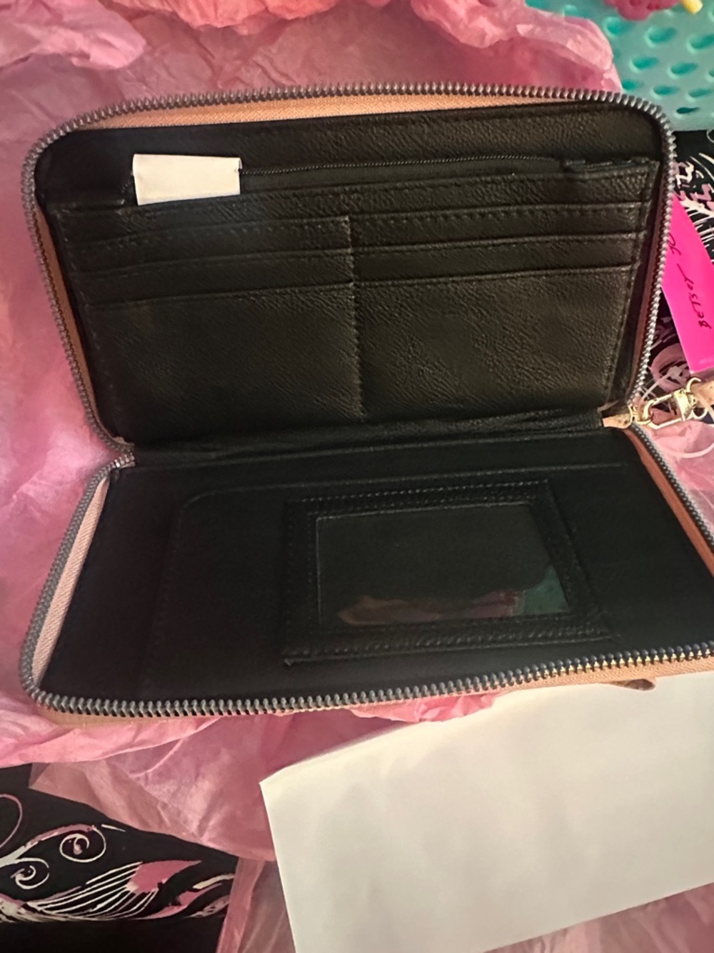 Elegant Pink Crocodile-Embossed Women's Wallet - Picture 5 of 6